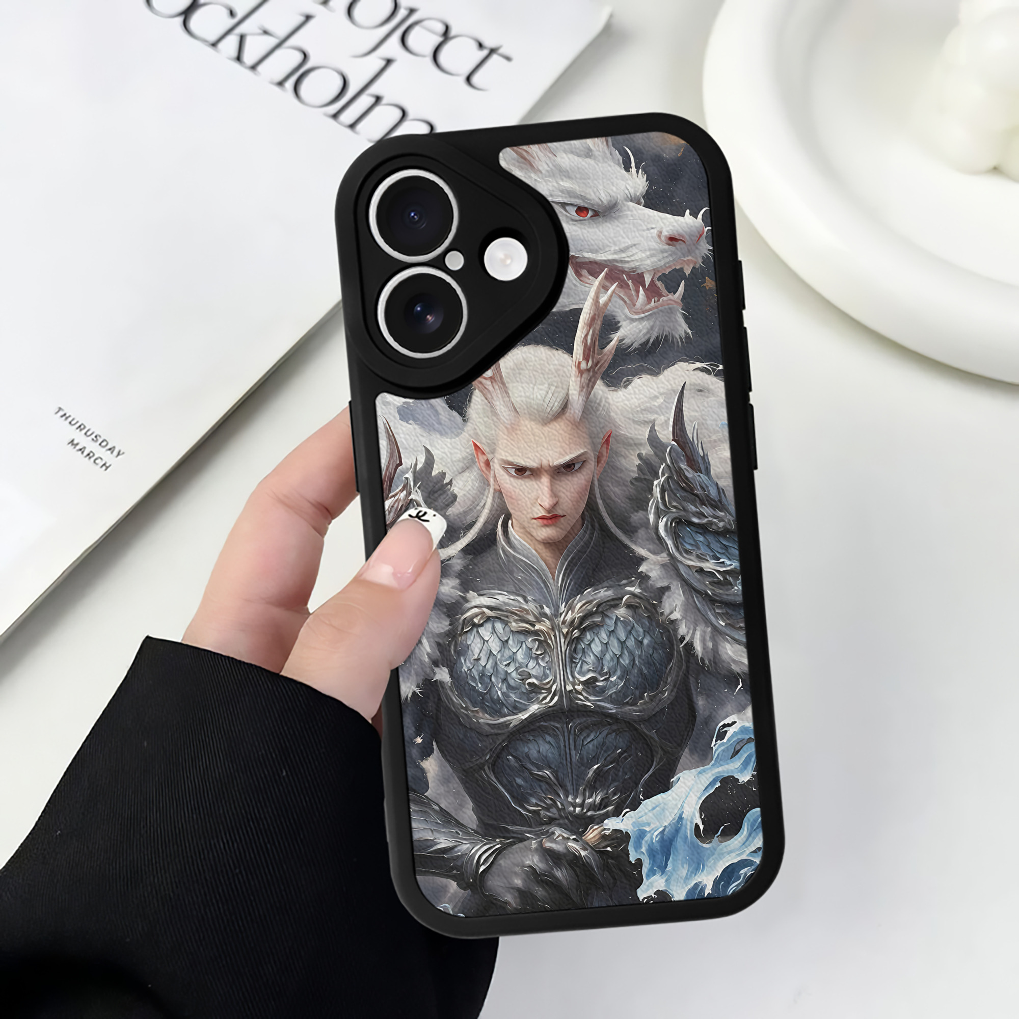 （画像用） Ne Zha 2 ナタ 魔童の大暴れ 【iPhone 16シリーズ対応】シリコンスマホケース（レザー調） 材質：シリコン